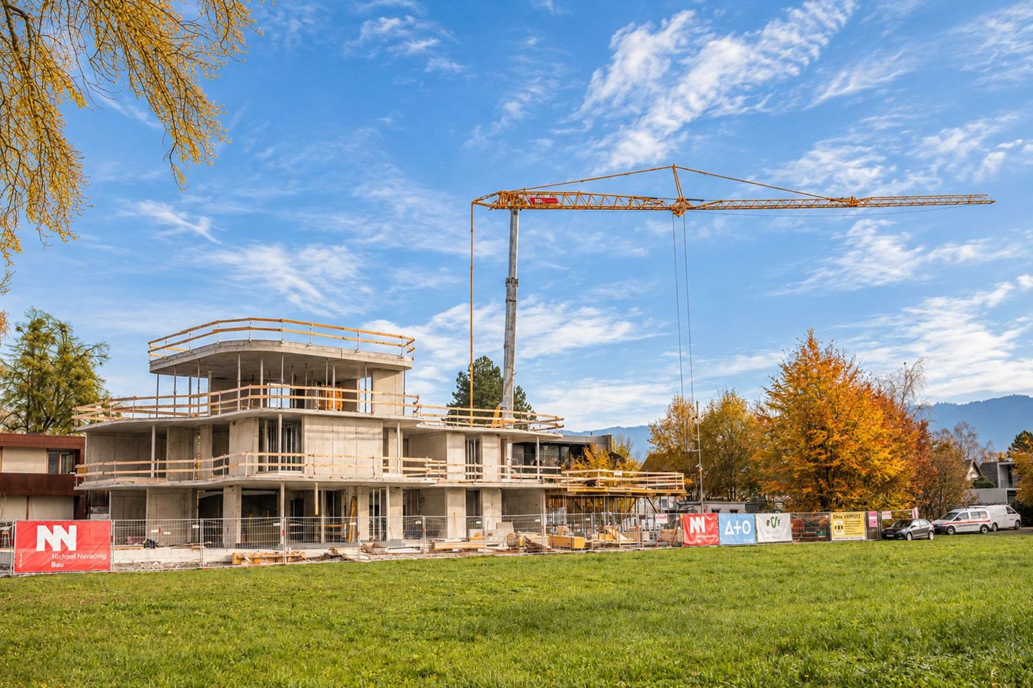 Baukran Und Rohbau Im Herbstlicht Neu